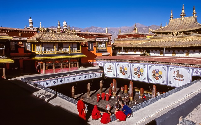 Khám phá chùa Đại Chiêu (Jokhang) trong tour du lịch Tây Tạng