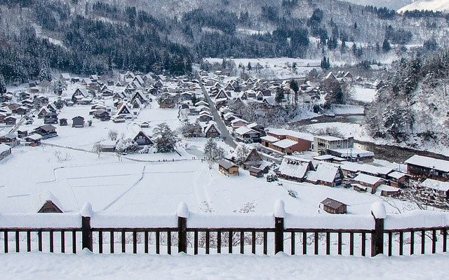 Ngắm tuyết rơi ở làng Shirakawa qua đài quan sát Ogimachi